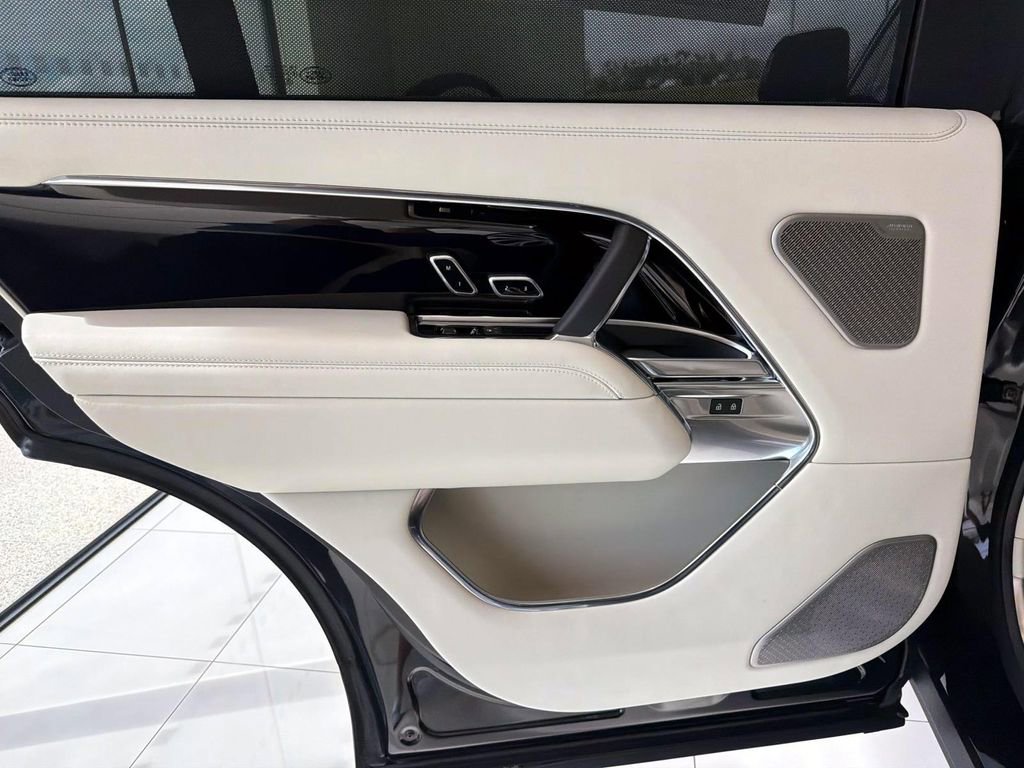 New 2025 Land Rover Range Rover Long Wheelbase Autobiography image 10