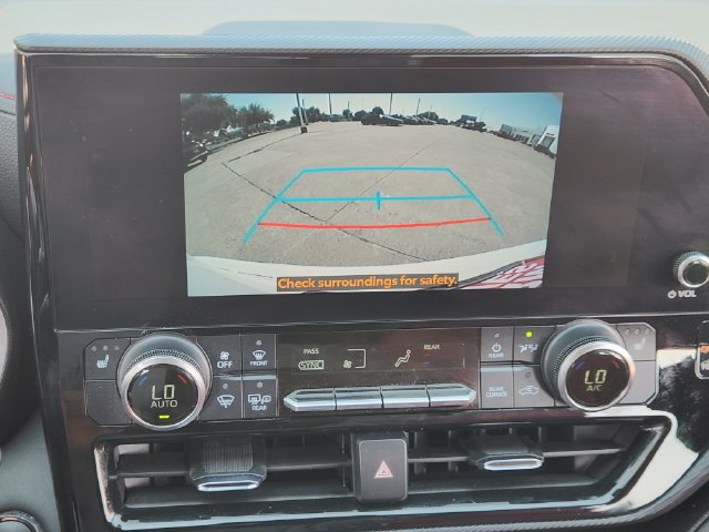 Used 2023 Toyota Highlander XSE FWD image 13
