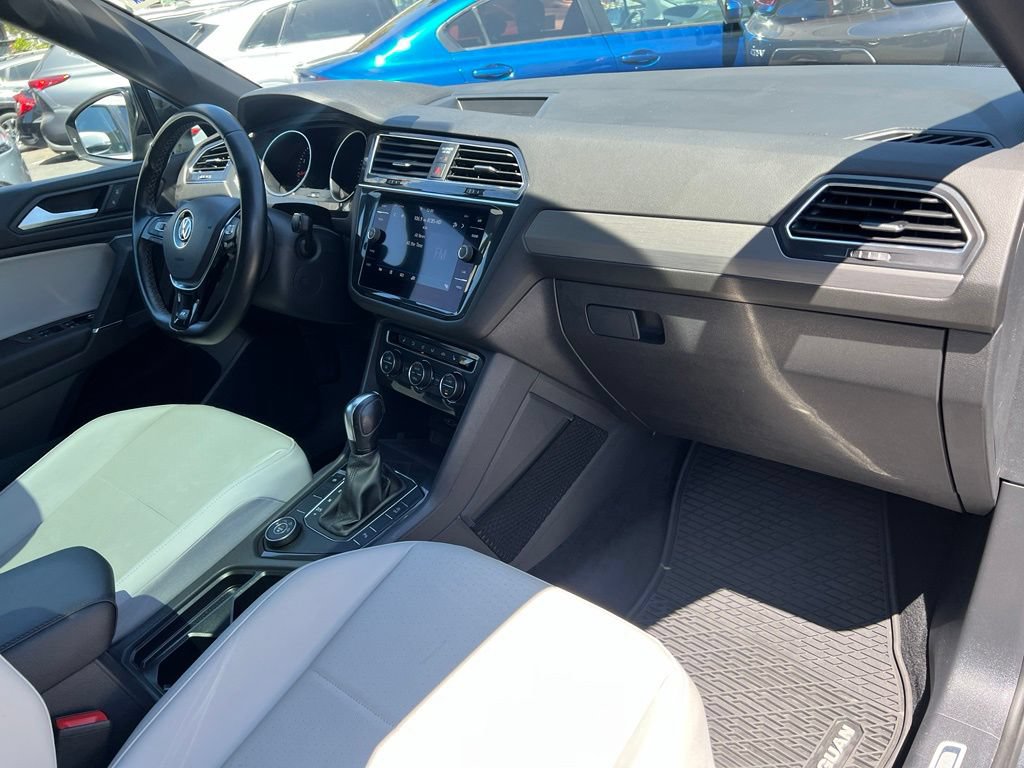 Used 2020 Volkswagen Tiguan SE R-Line AWD/4WD image 27