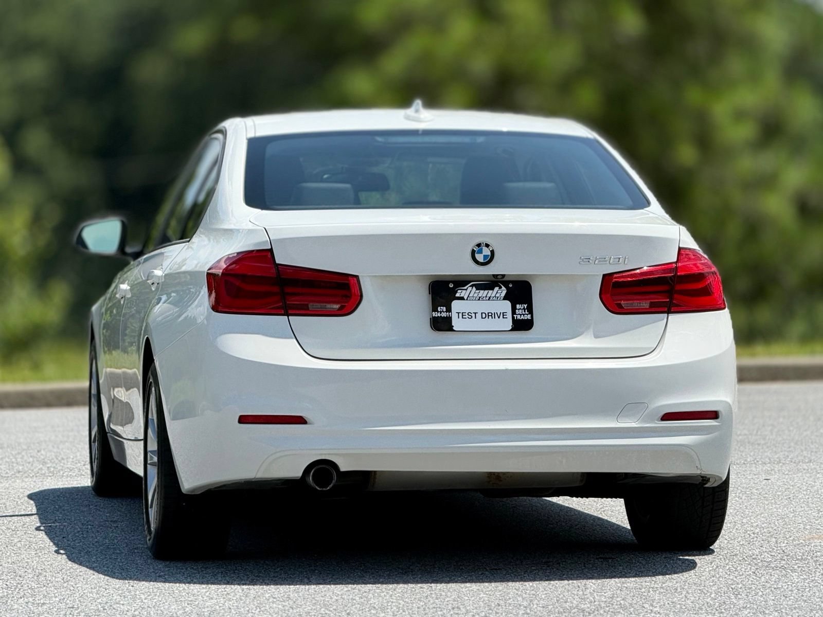 Used 2018 BMW 320i xDrive Sedan AWD/4WD image 5