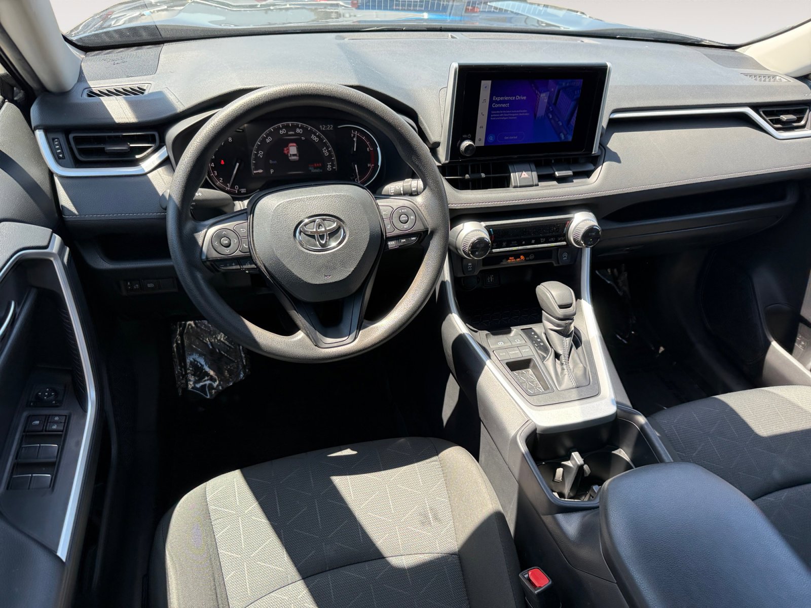 Used 2025 Toyota RAV4 XLE FWD image 15