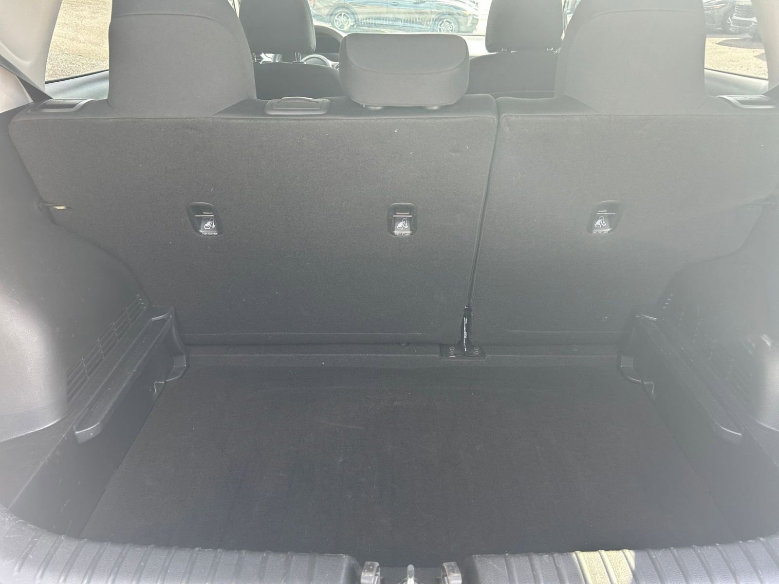 Used 2025 Kia Soul LX w/ LX Technology Package FWD image 25