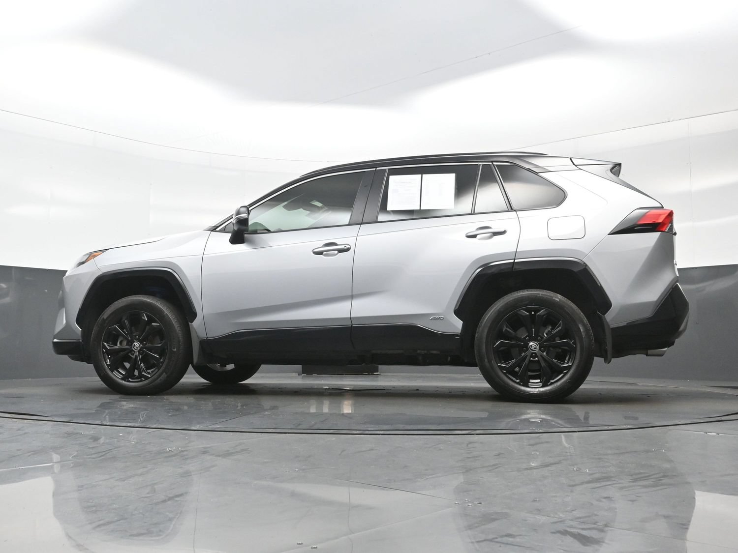 Used 2024 Toyota RAV4 XSE w/ Weather Package AWD/4WD image 31