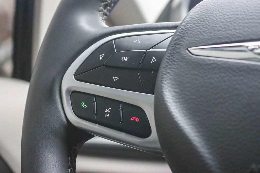 Used 2024 Chrysler Pacifica Select image 25