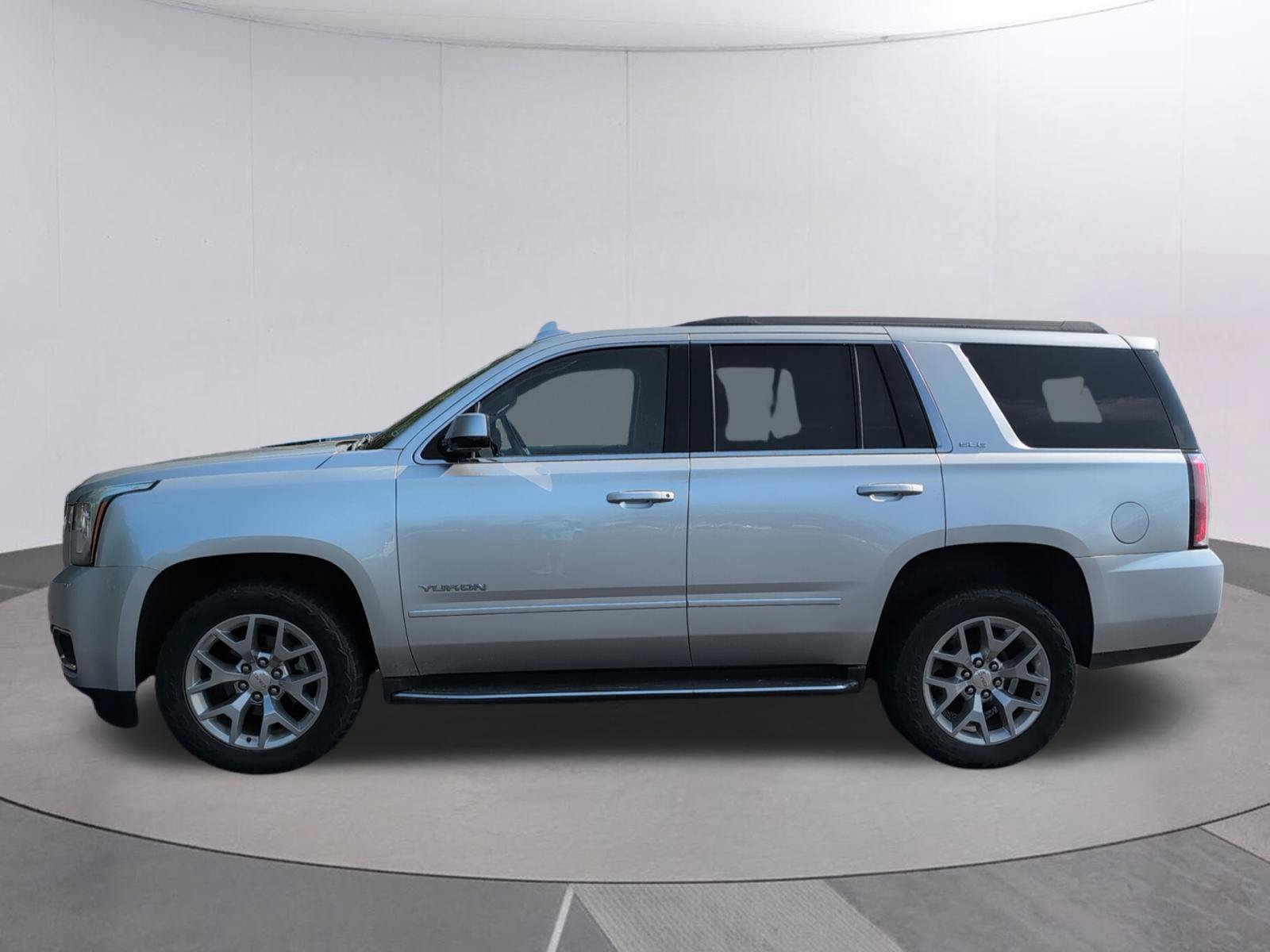 Used 2018 GMC Yukon SLE w/ SLE Value Package RWD image 2