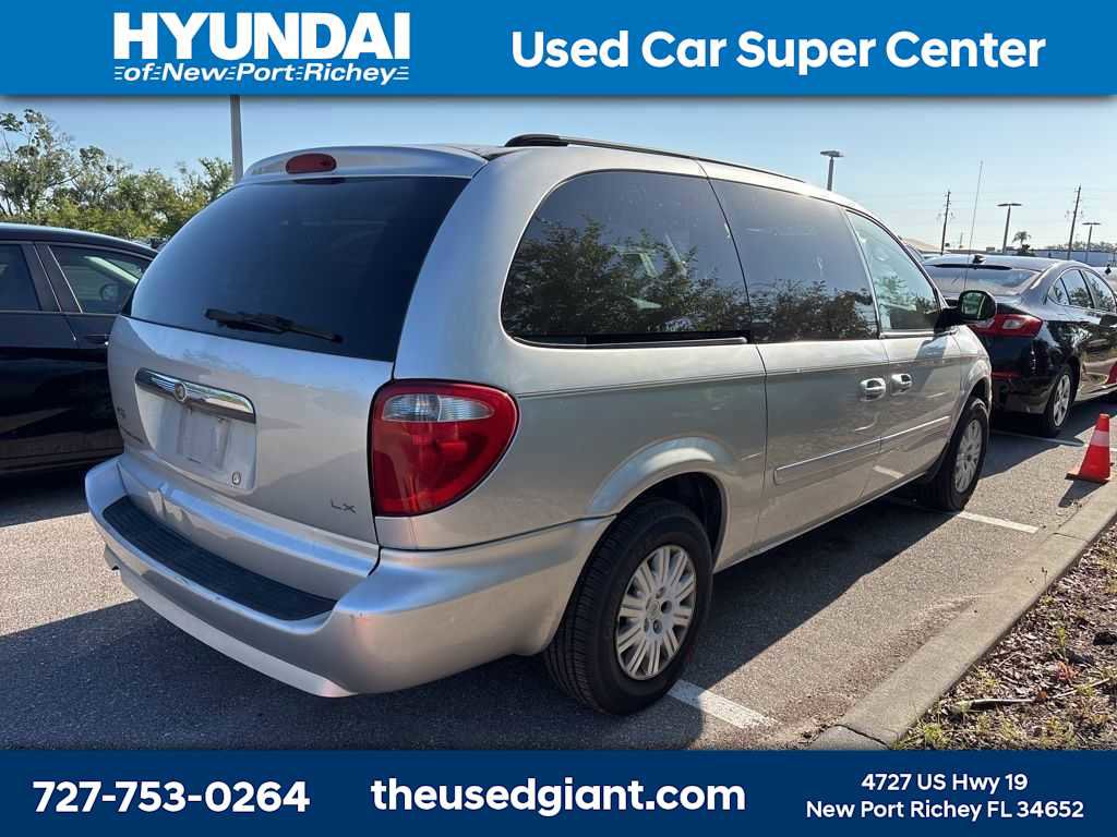 Used 2007 Chrysler Town & Country LX w/ Popular Equipment Group II FWD image 3