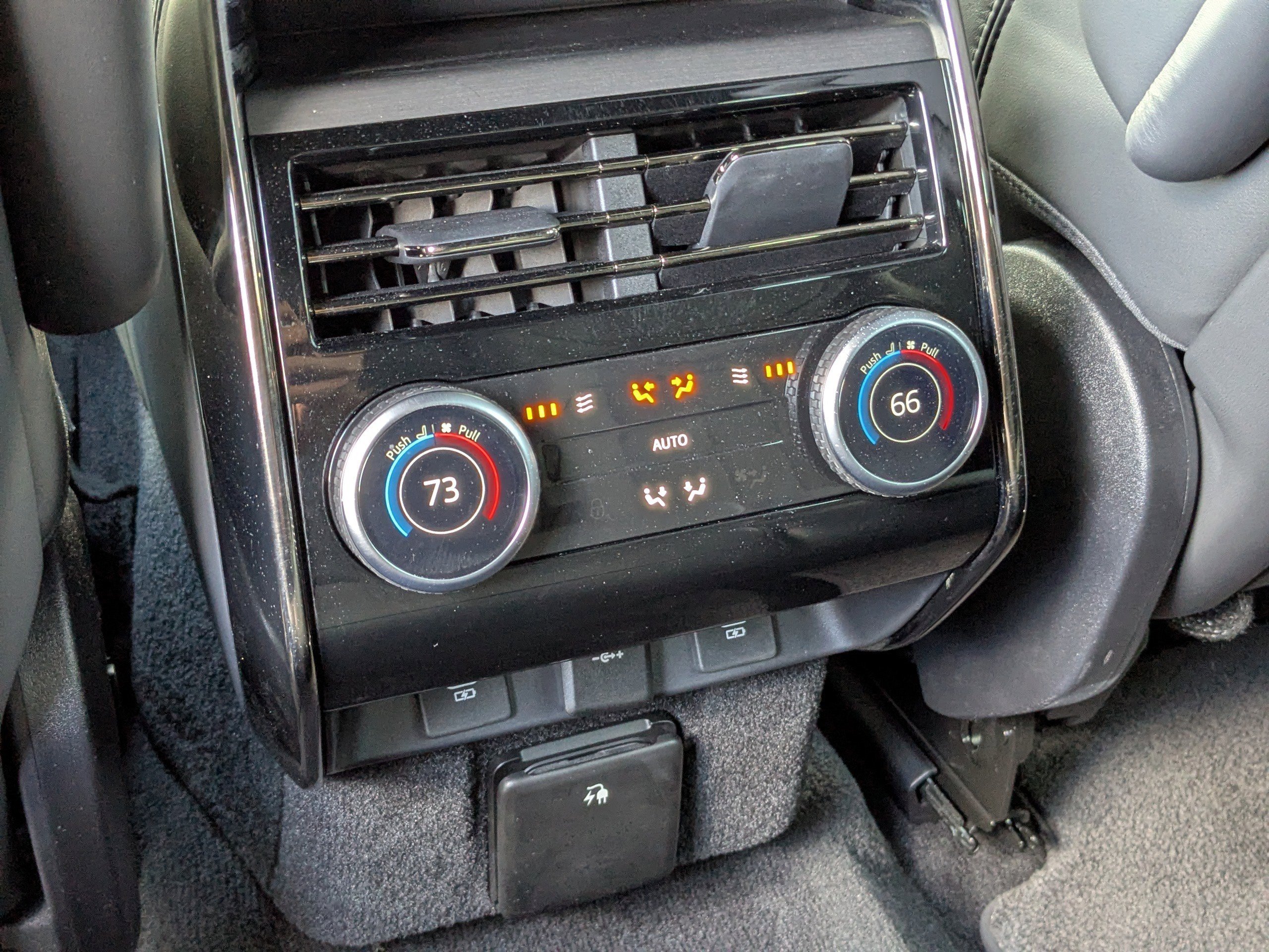 Used 2024 Land Rover Range Rover Sport SE image 15