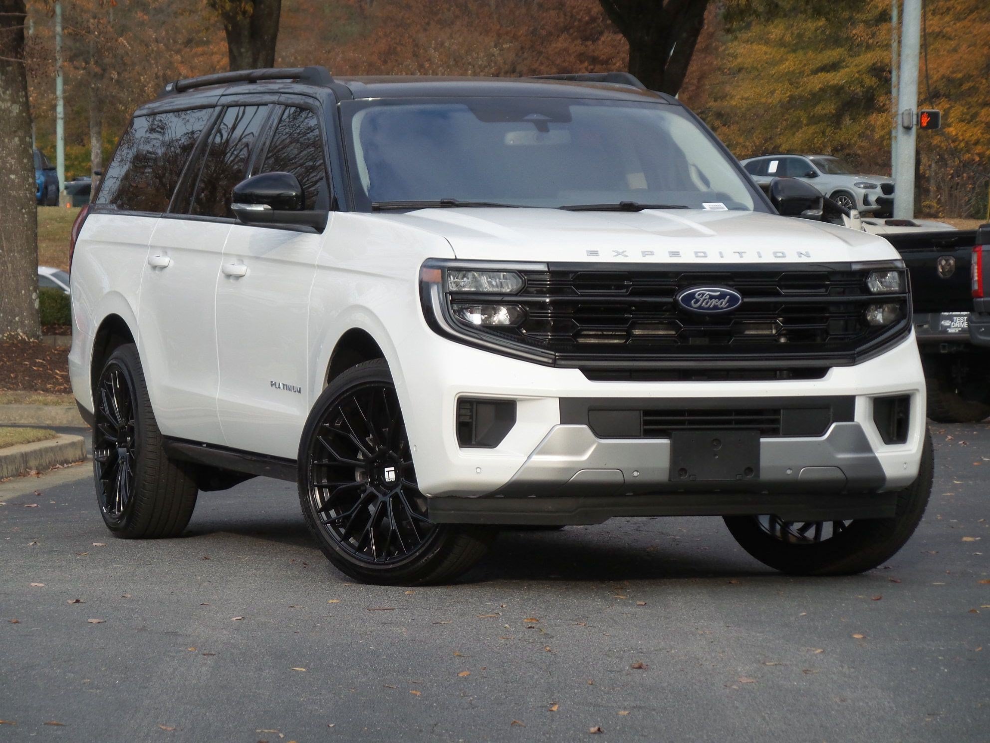 Used 2025 Ford Expedition Max Platinum w/ Platinum Ultimate Package AWD/4WD image 2