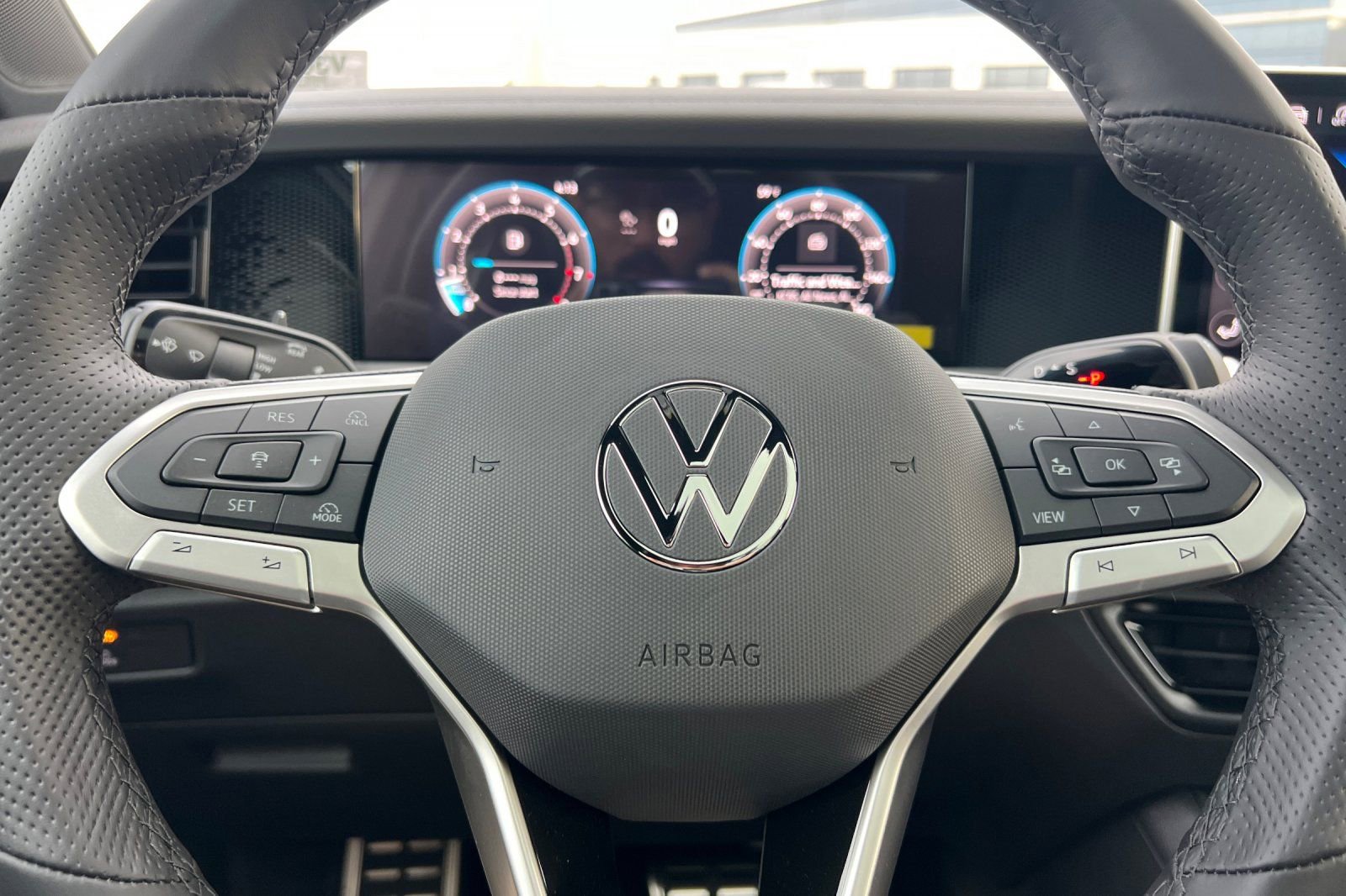 New 2026 Volkswagen Tiguan SE R-Line AWD/4WD image 23