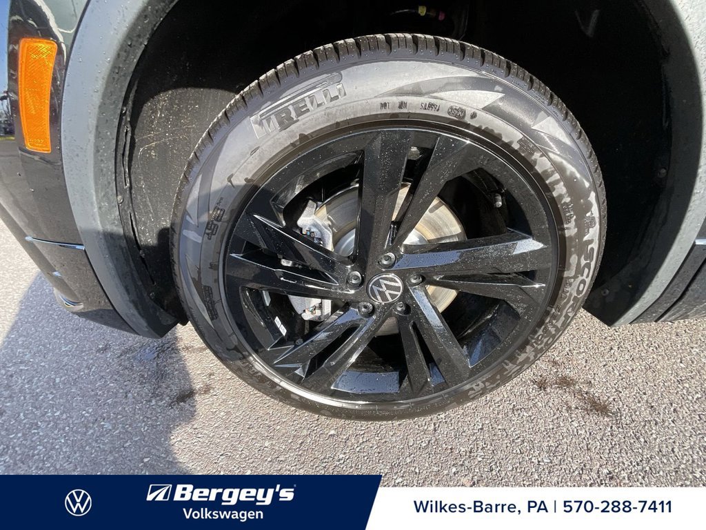 Used 2024 Volkswagen Tiguan SE R-Line AWD/4WD image 10