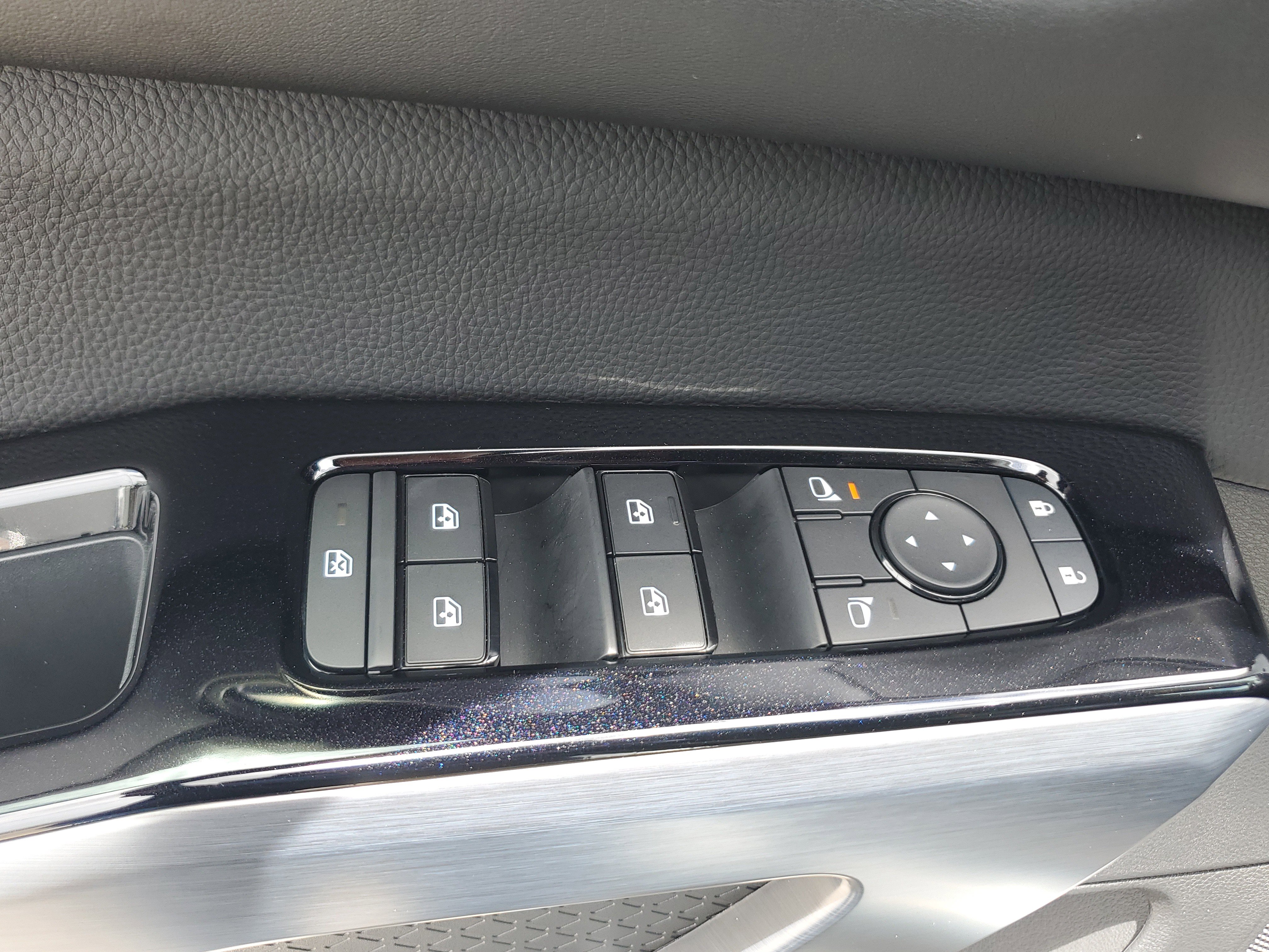 Certified 2025 Nissan Pathfinder SL image 30