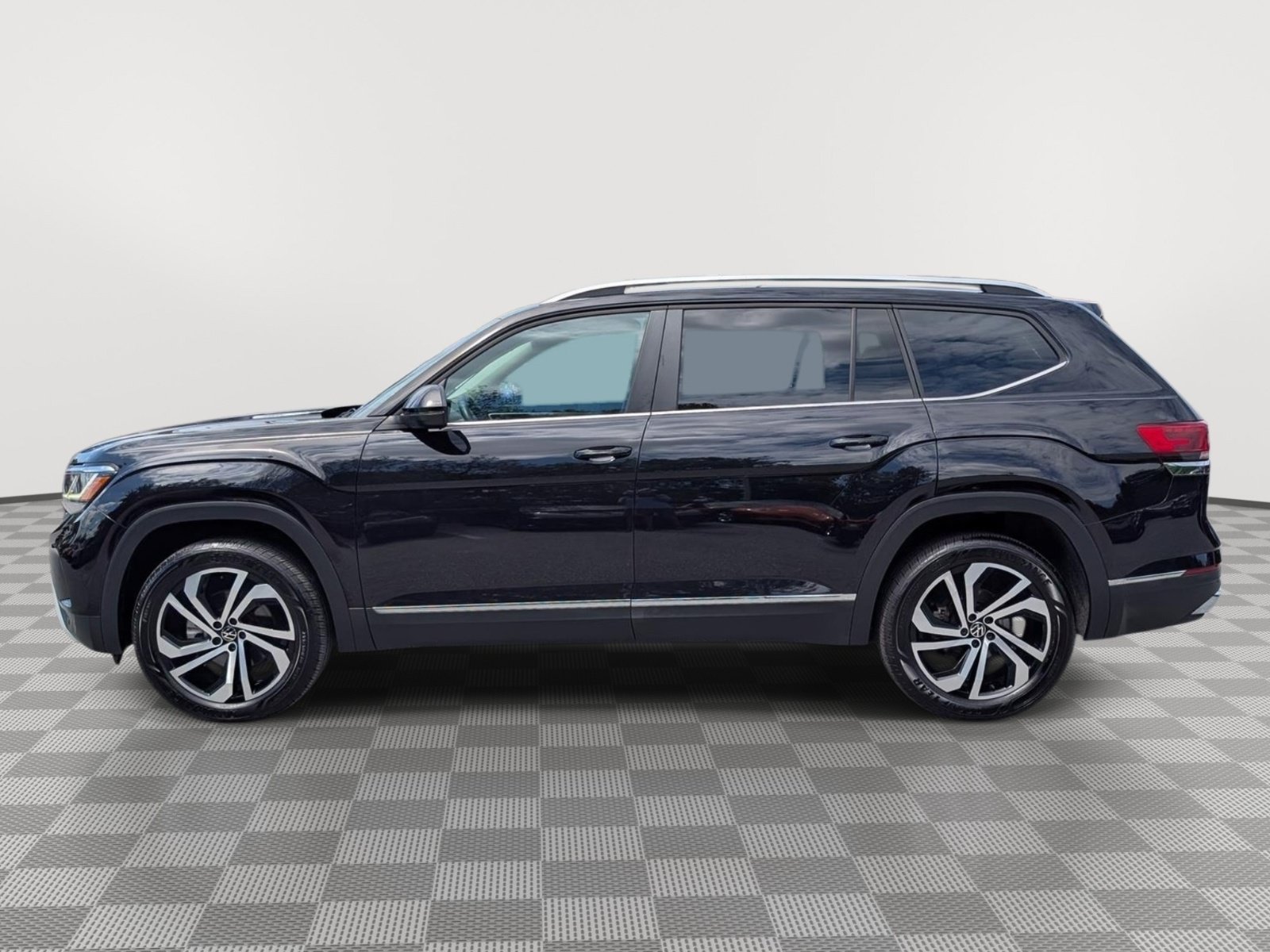 Used 2023 Volkswagen Atlas SEL AWD/4WD image 2