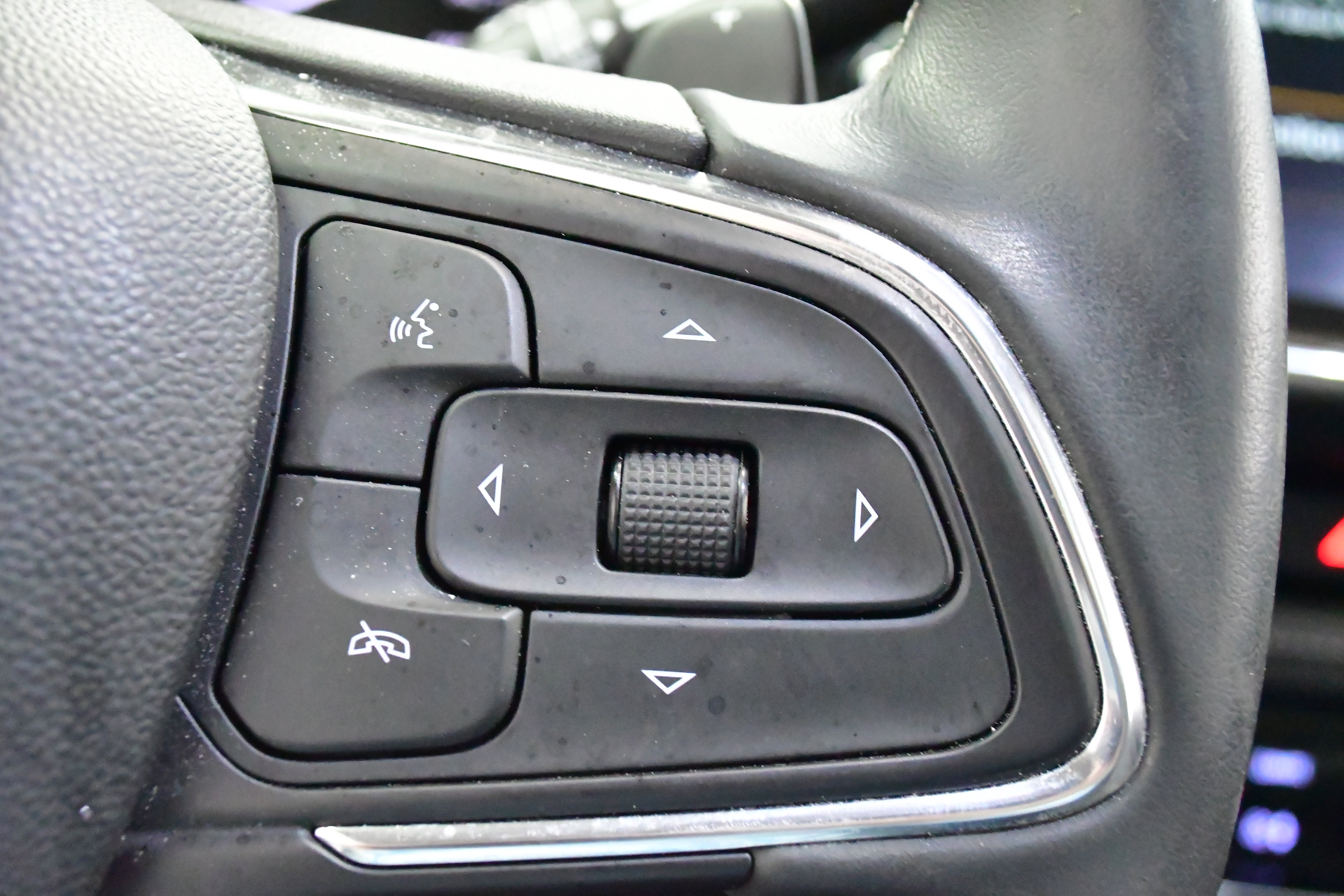 Used 2023 Buick Envision Essence w/ Sport Touring Package image 57