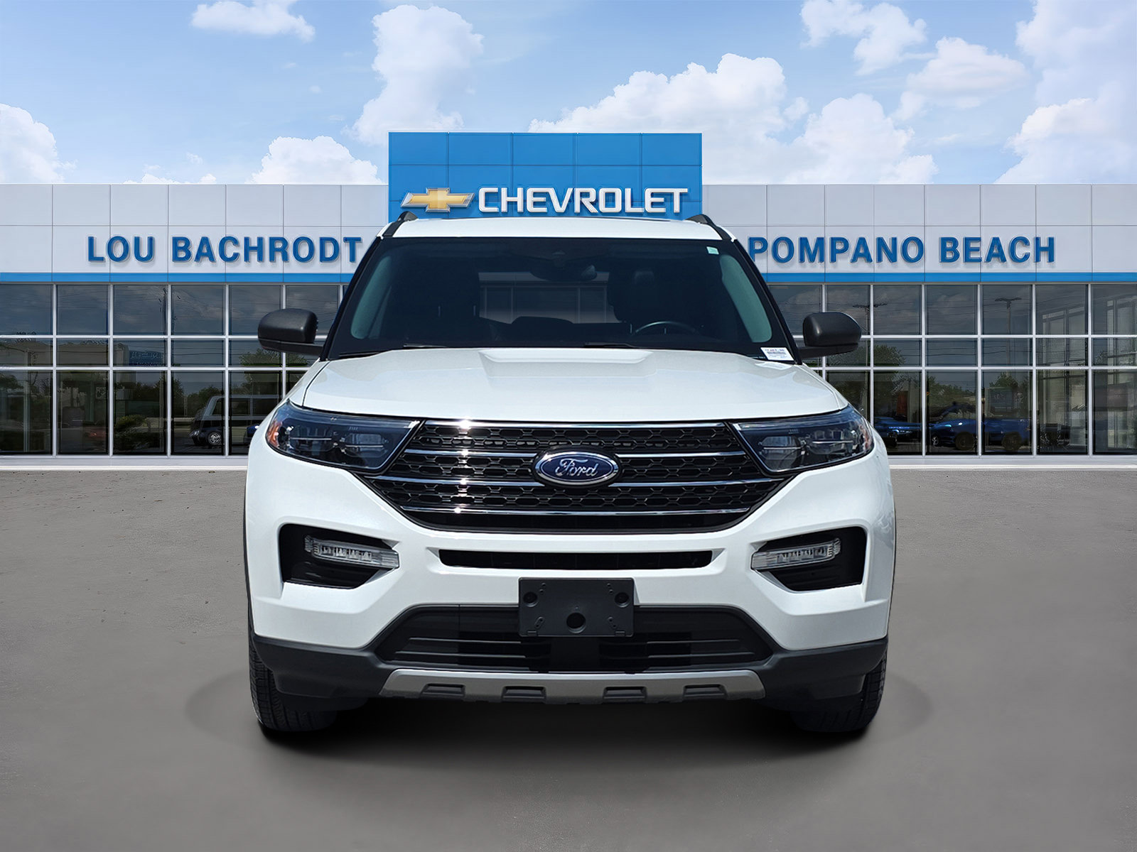 Used 2022 Ford Explorer XLT w/ Equipment Group 202A RWD image 2