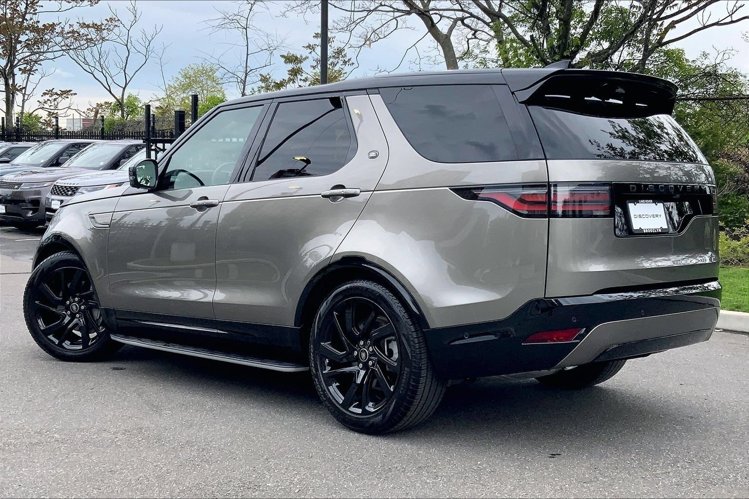 Certified 2025 Land Rover Discovery Dynamic SE AWD/4WD image 11