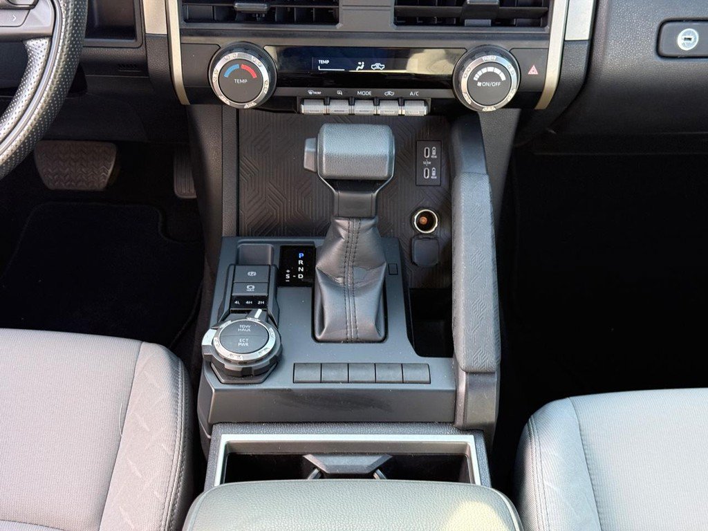 Certified 2025 Toyota Tacoma SR5 AWD/4WD image 15