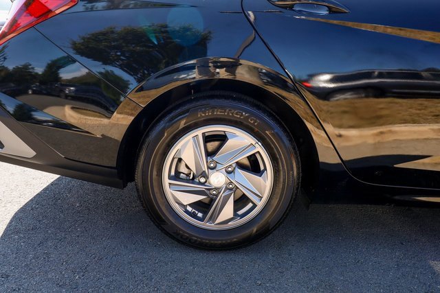 Used 2024 Hyundai Elantra SE image 27