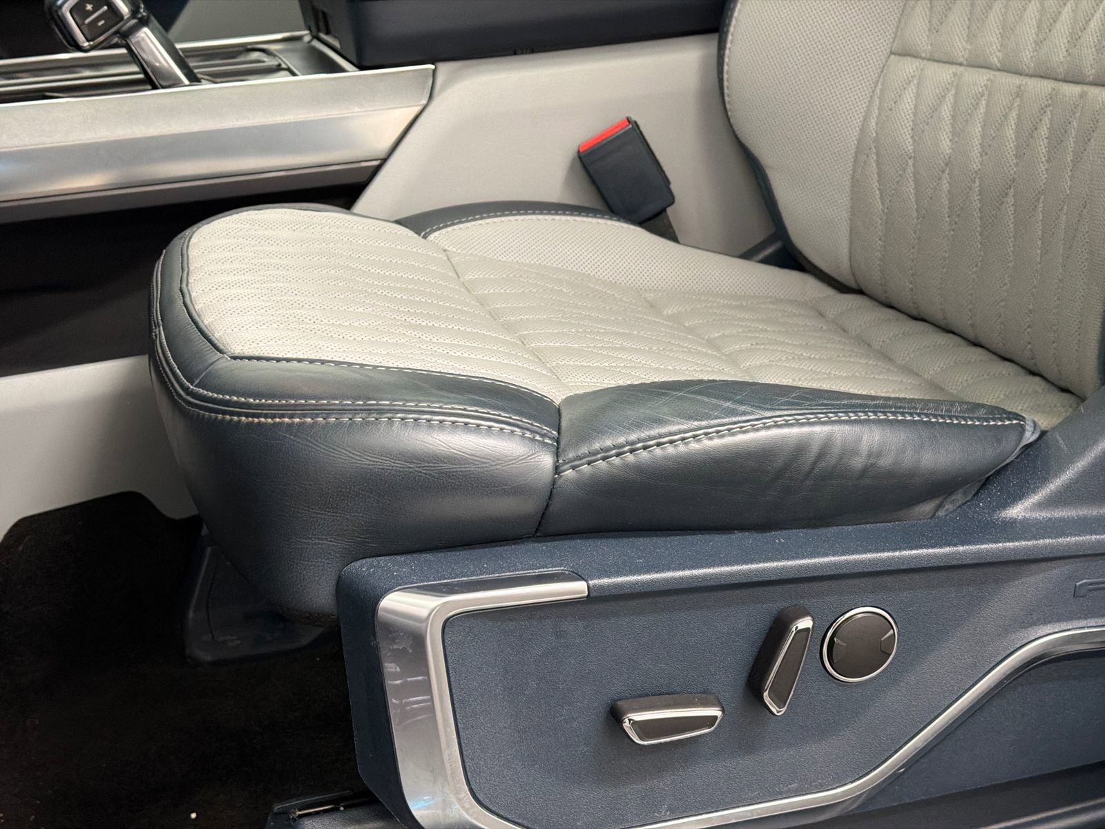 Used 2022 Ford F150 Limited image 17