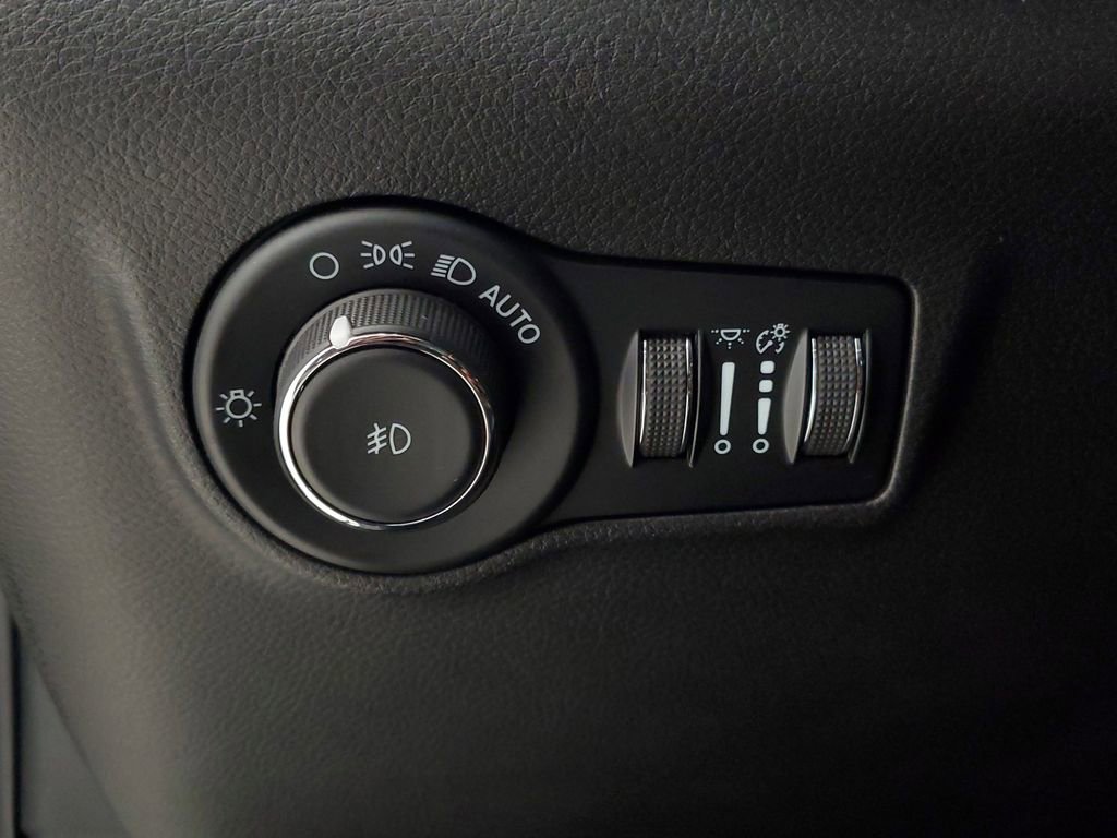 Used 2023 Jeep Compass Latitude AWD/4WD image 13