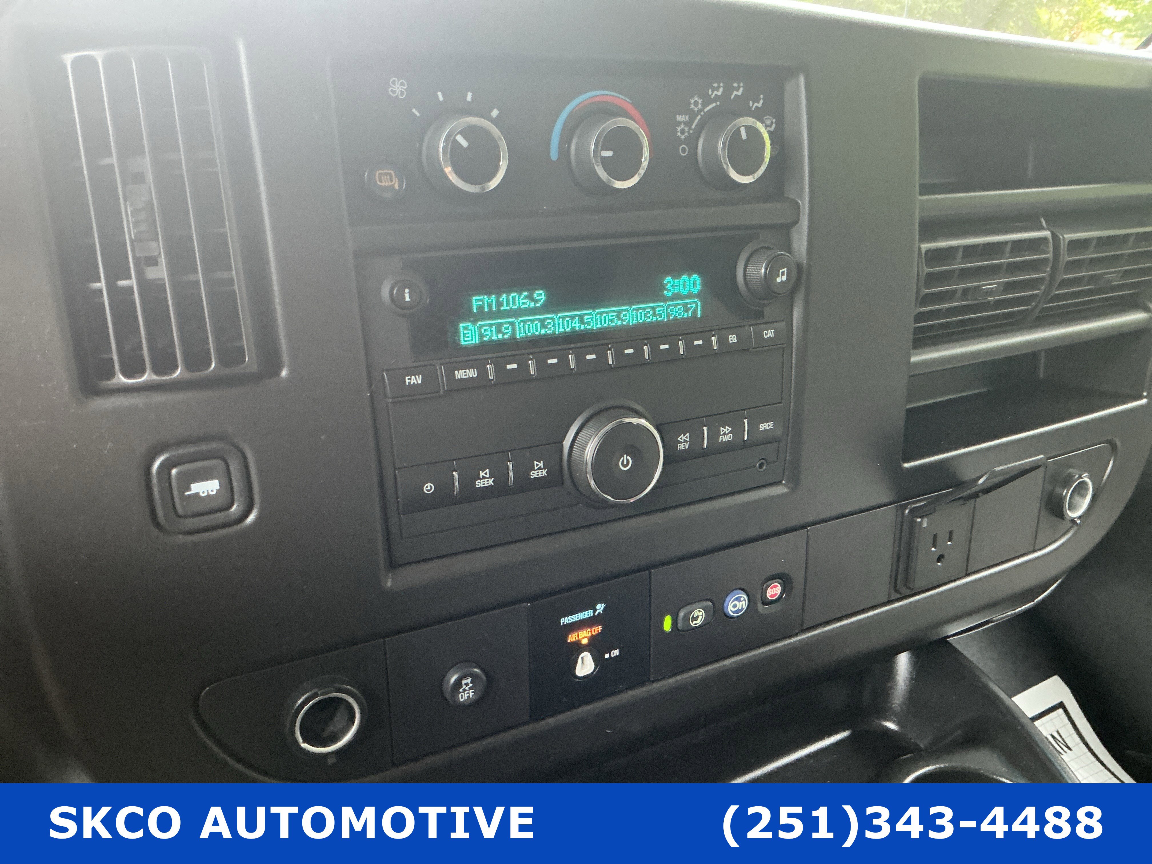 Used 2022 Chevrolet Express 2500 w/ Driver Convenience Package RWD image 16