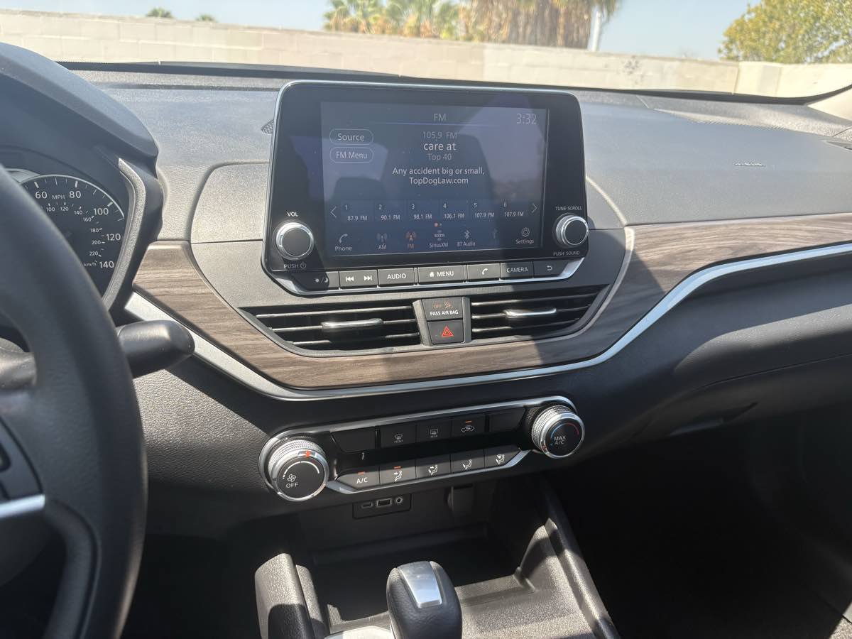 Used 2025 Nissan Altima 2.5 SV FWD image 23