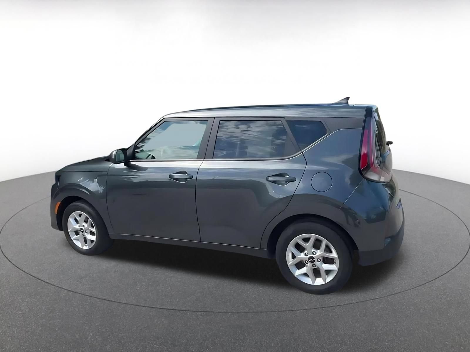 Used 2025 Kia Soul LX w/ LX Technology Package FWD image 9