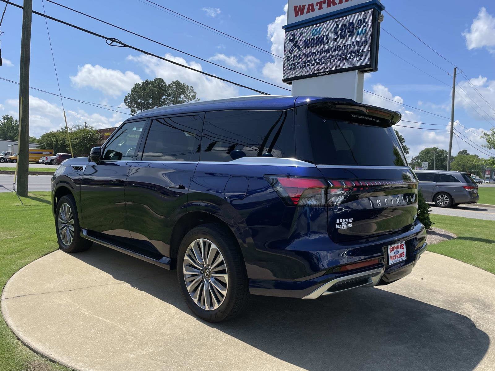 Used 2025 INFINITI QX80 Sensory AWD/4WD image 6