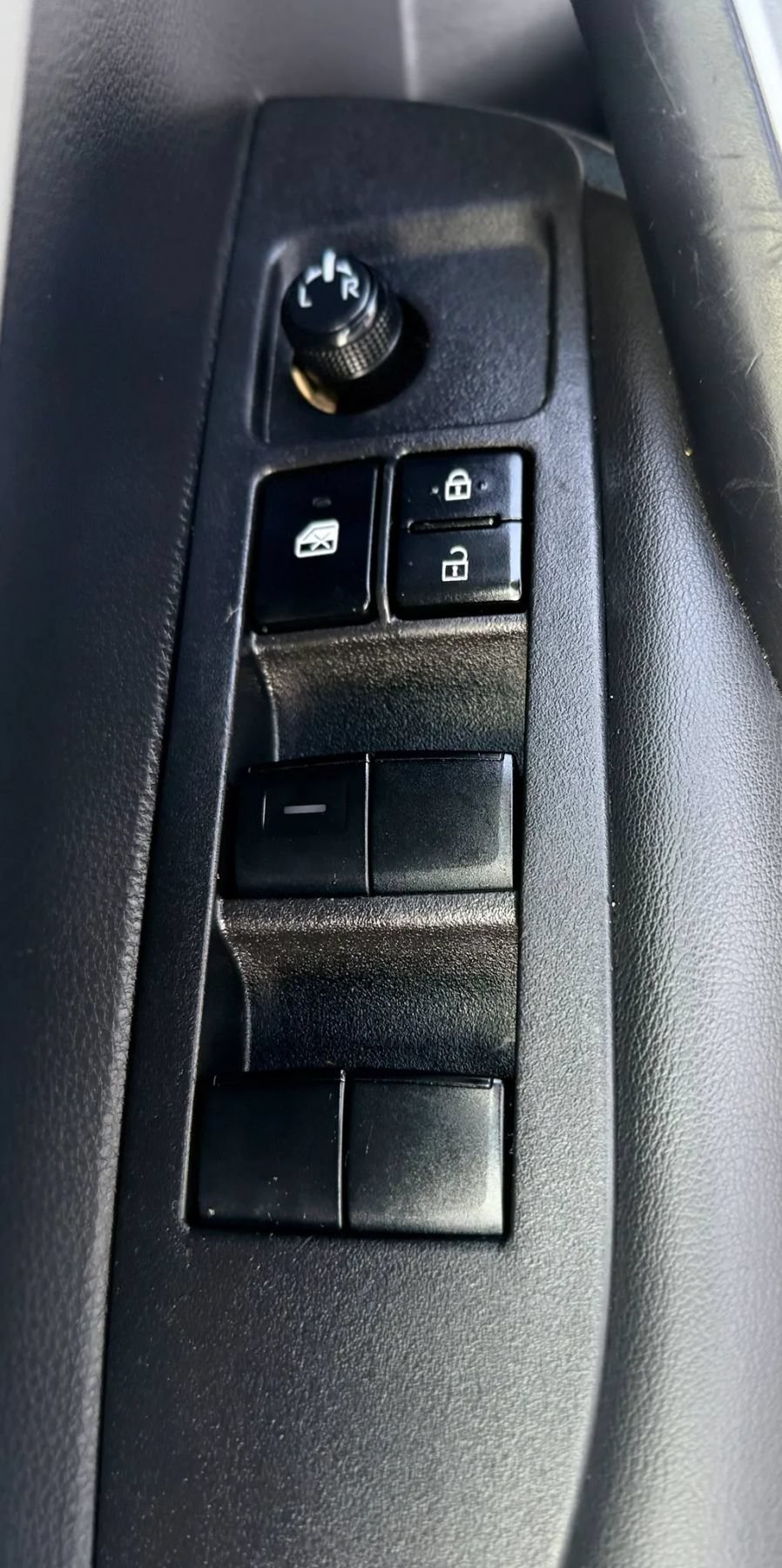 Used 2023 Toyota Corolla SE FWD image 23