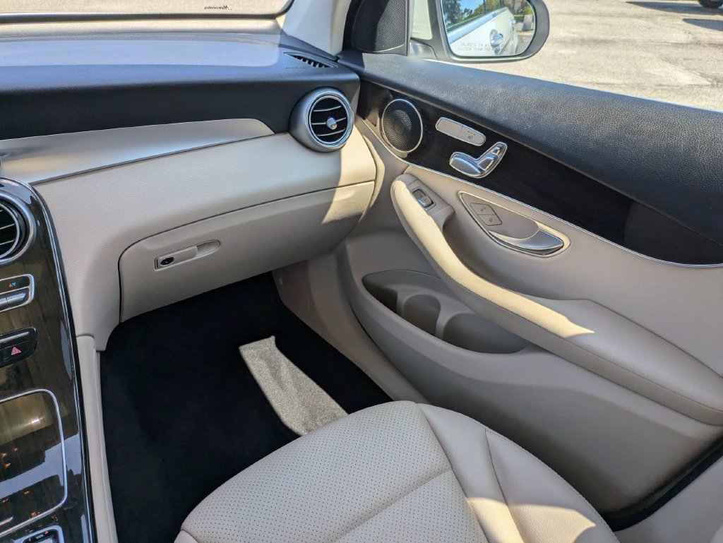 Used 2022 Mercedes-Benz GLC 300 image 19