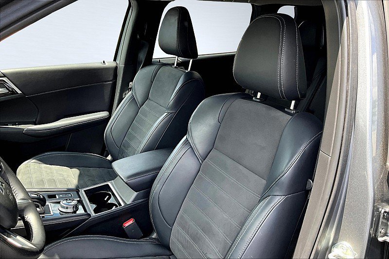 Used 2023 Mitsubishi Outlander SE image 14