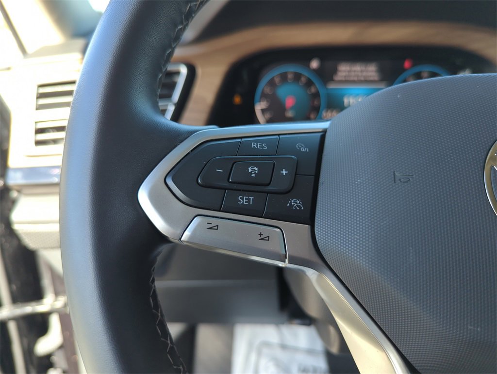 Used 2025 Volkswagen Atlas SE image 42