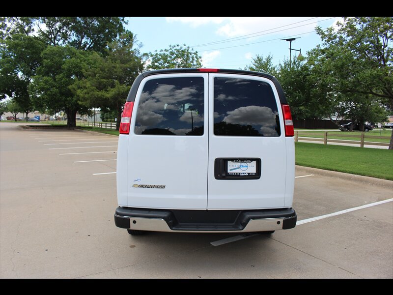 Used 2024 Chevrolet Express 3500 LT w/ LT Preferred Equipment Group RWD image 4
