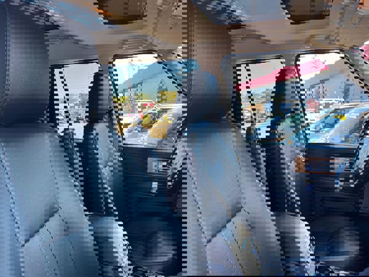 Used 2015 Land Rover LR4 HSE image 35