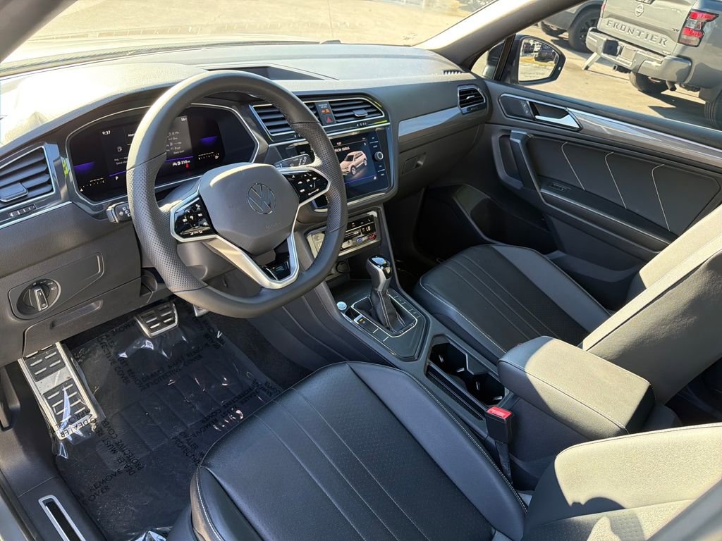 Used 2022 Volkswagen Tiguan SE R-Line image 13