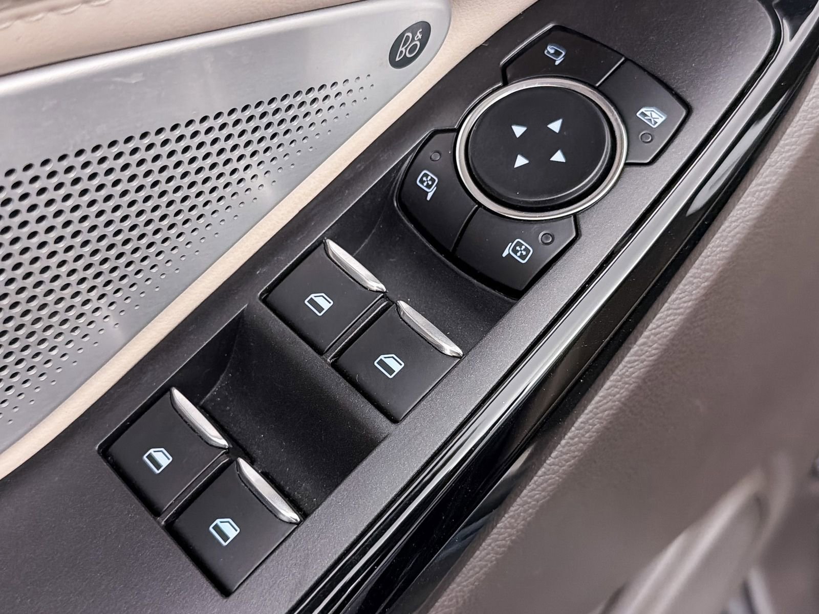 Used 2023 Ford Explorer Platinum w/ Technology Package AWD/4WD image 20