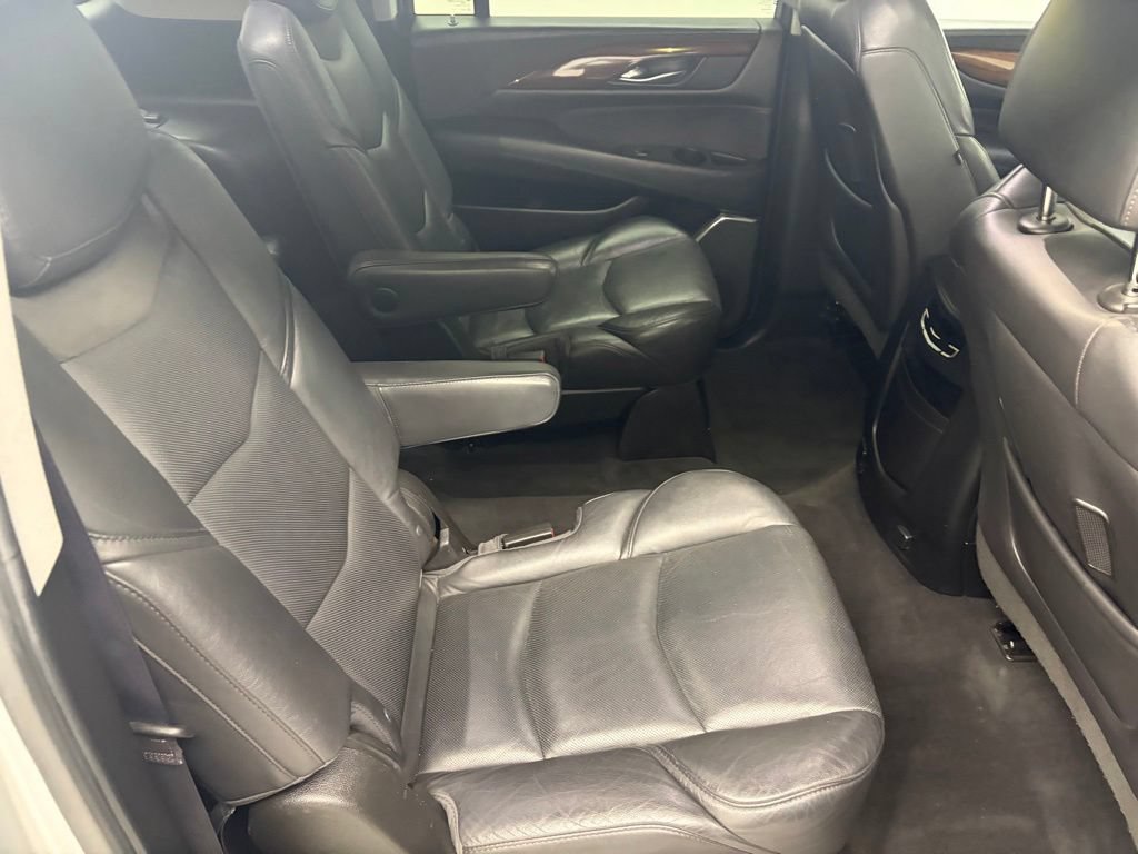 Used 2017 Cadillac Escalade ESV Luxury AWD/4WD image 40