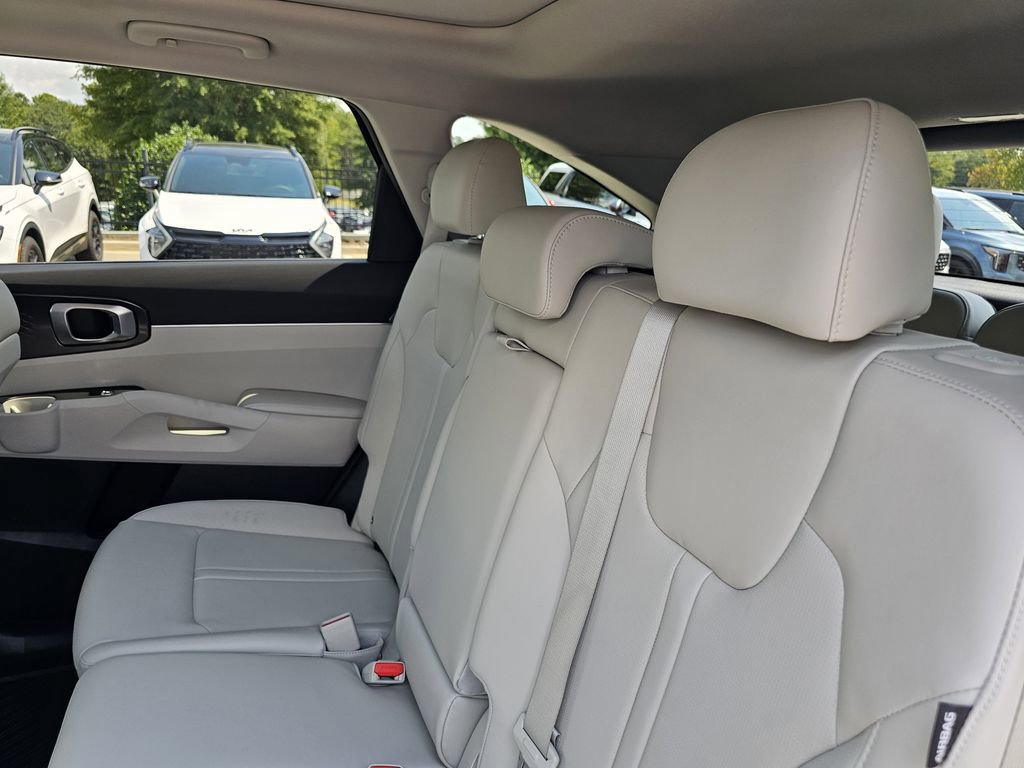 Used 2025 Kia Sorento S w/ Panoramic Sunroof Package image 34