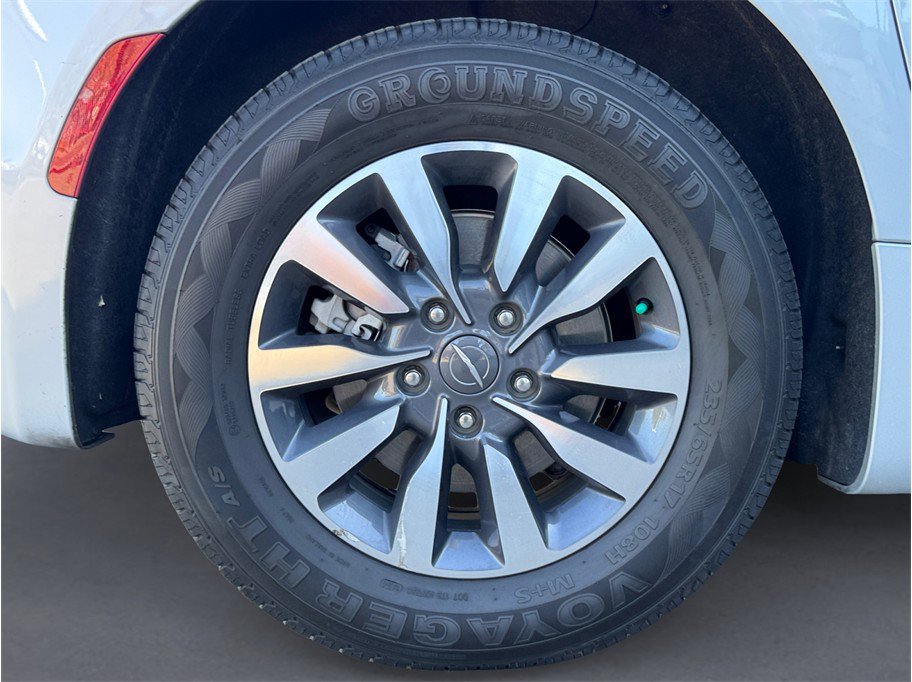 Used 2022 Chrysler Pacifica Touring-L FWD image 8