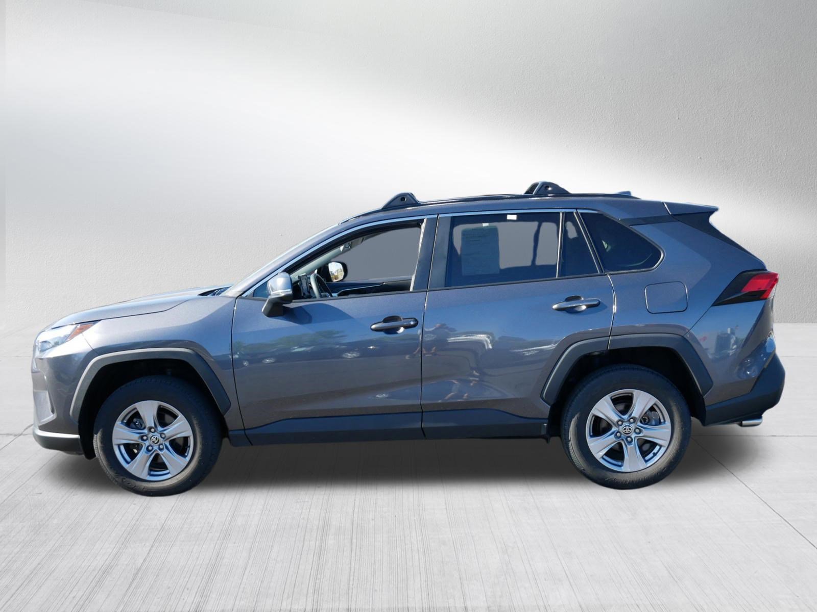 Used 2022 Toyota RAV4 XLE w/ Convenience Package AWD/4WD image 4