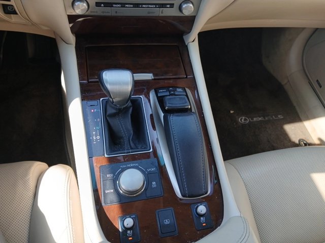 Used 2015 Lexus LS 460 w/ Comfort Package RWD image 12