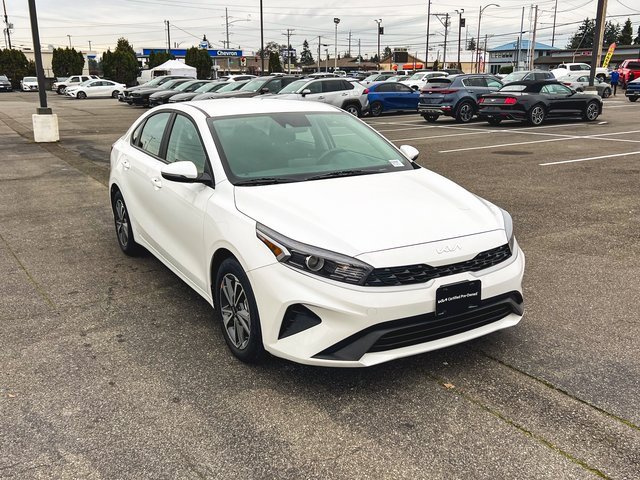 Used 2023 Kia Forte LXS w/ LXS Technology Package image 4