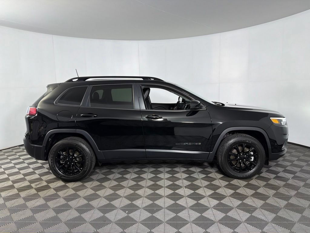Used 2023 Jeep Cherokee Altitude Lux w/ Mopar Interior Package AWD/4WD image 5