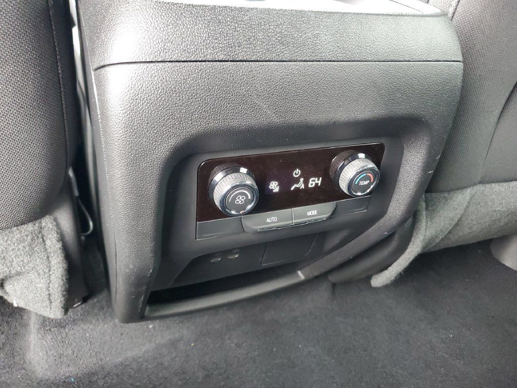 Used 2026 Chevrolet Traverse LT FWD image 21