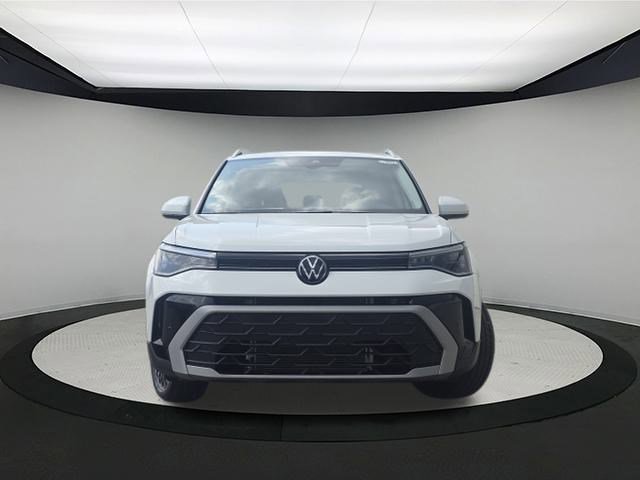 New 2025 Volkswagen Taos SE image 2