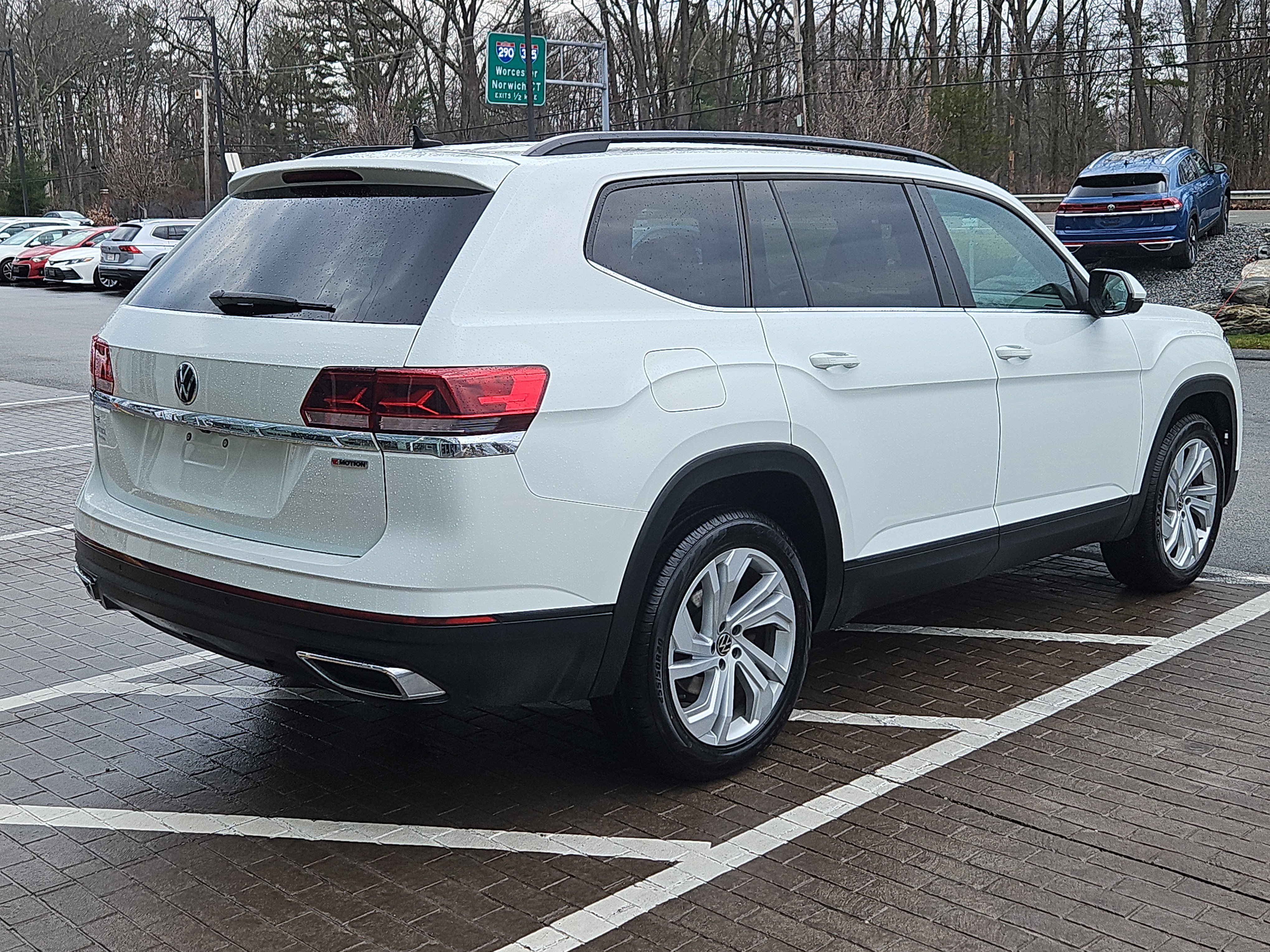 Used 2022 Volkswagen Atlas SE image 2