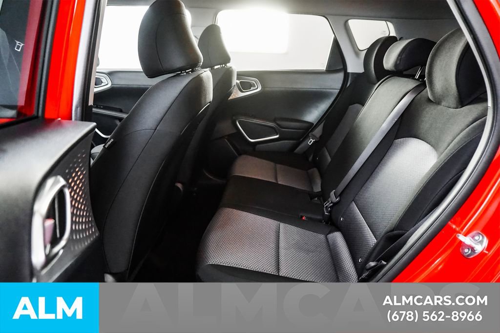 Used 2025 Kia Soul LX w/ LX Technology Package FWD image 17