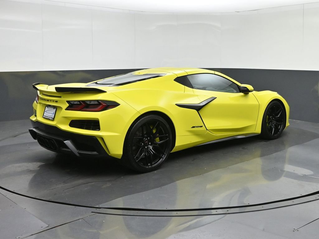 Used 2023 Chevrolet Corvette Z06 RWD image 7