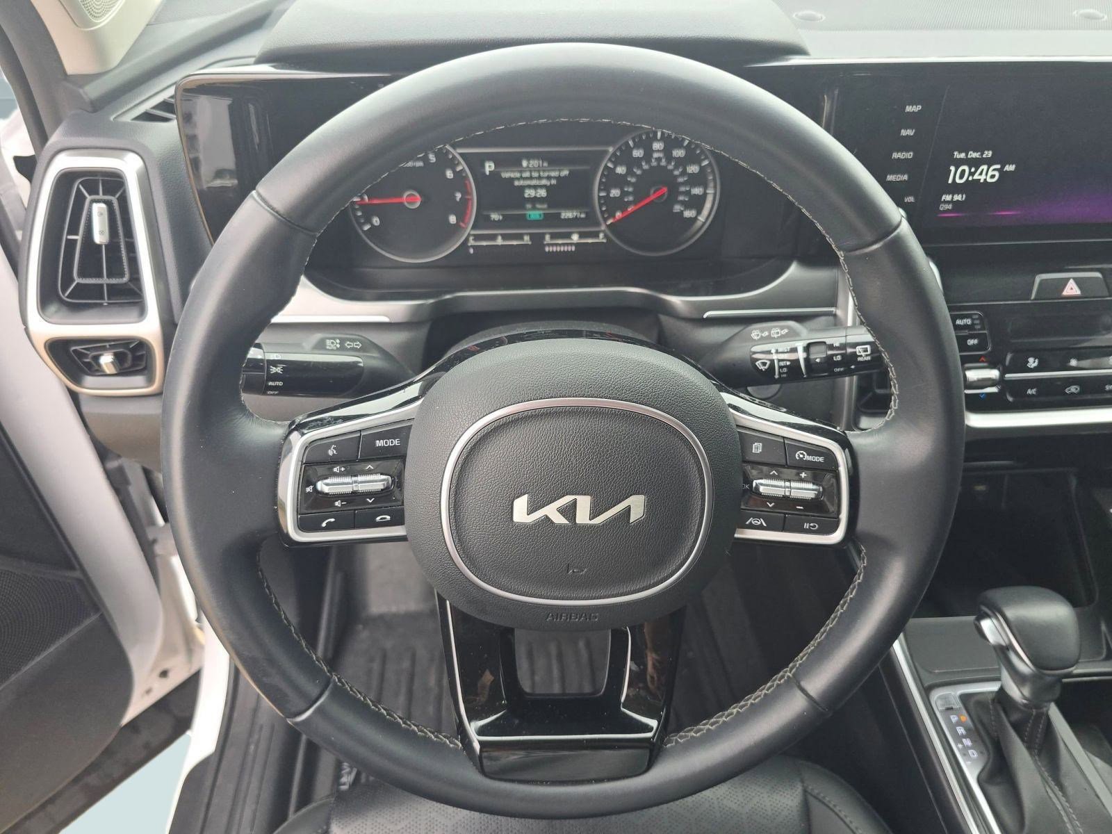 Used 2023 Kia Sorento S w/ Panoramic Sunroof Package image 4