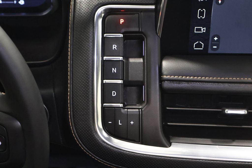 Used 2024 GMC Yukon AT4 w/ Technology Package image 31