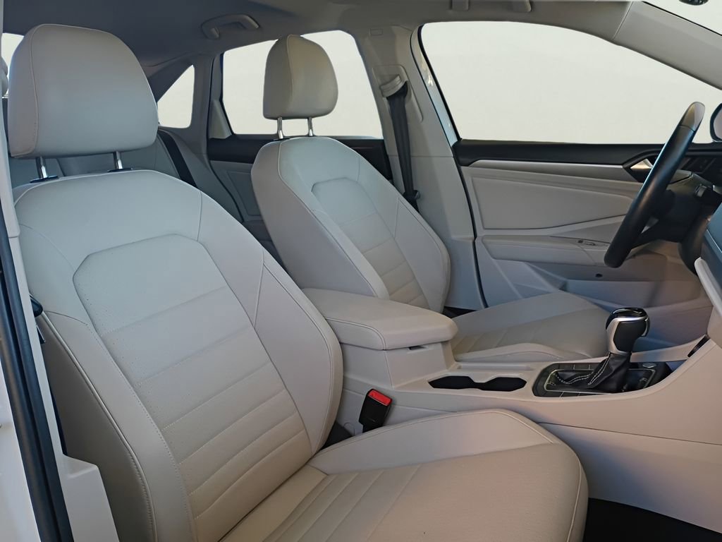 Used 2023 Volkswagen Jetta SE image 21